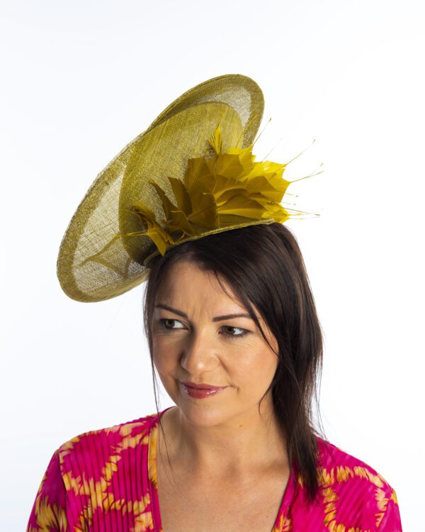 Yellow/green circular hat with feather detail
